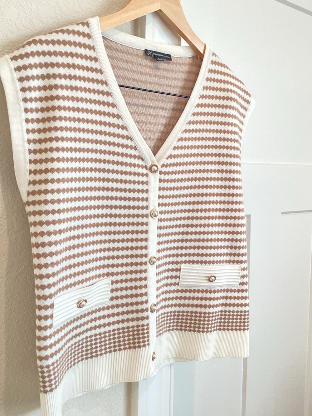 New Adrianna Papell Sleeveless V-Neck Sweater Button-Down Small Ivory Gold Pearl